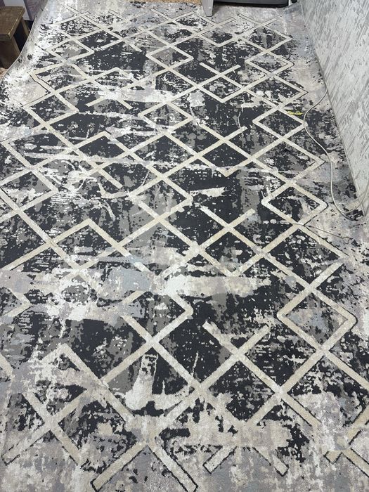 Продаётся ковёр в хорошем состоянии 3м х 2м