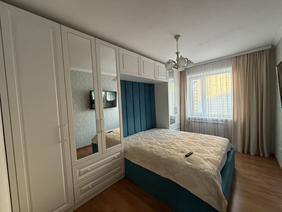 Продаю спальный гарнитур, диван, прихожка, тумбочка под телевизор.