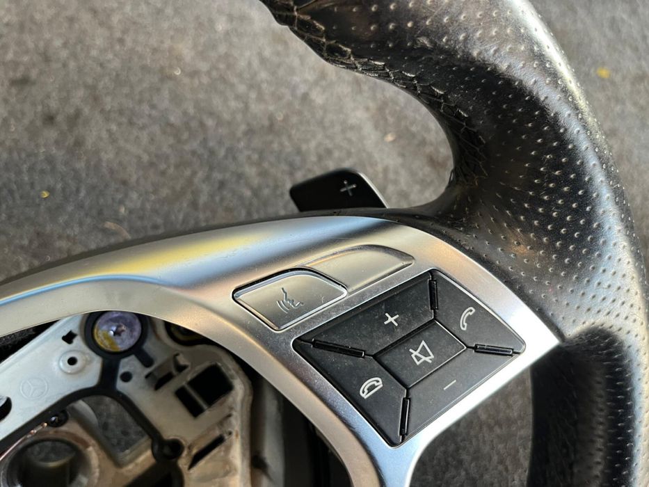 Трилъчов волан AMG Mercedes W204 W212 W218 ном 120