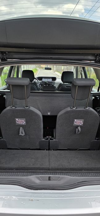 Inchiriez Citroen C4 2015 / Automat / 7 locuri