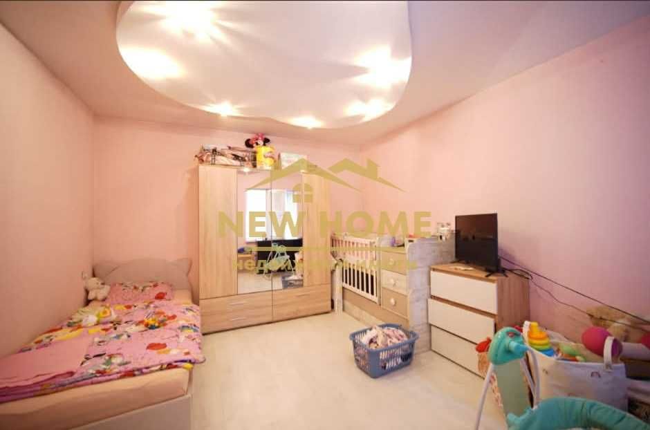 Къща с гараж! В района на Пазара