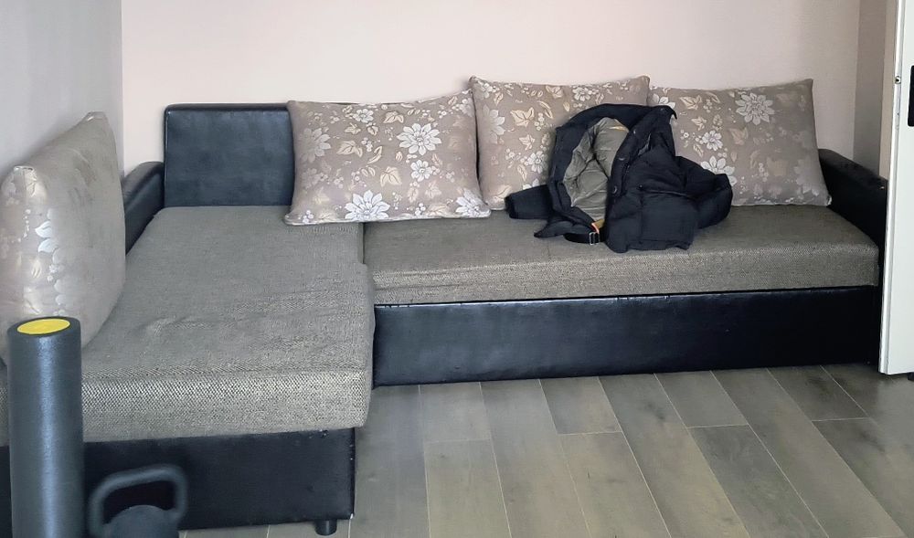 Ъглов диван с функция сън и ракла