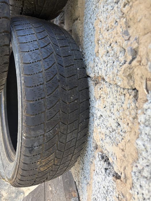 Зимный шина 215/60 R17.