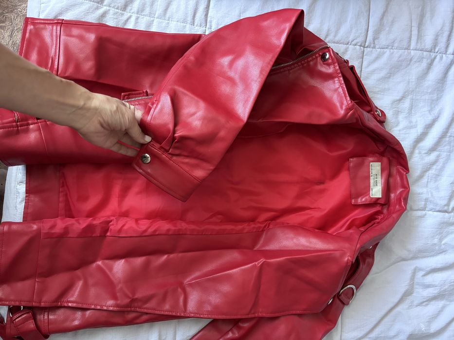 Продам красную кожанку