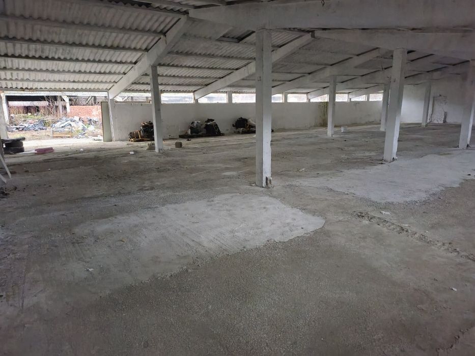 Spatii depozitare ,hala de închiriat  cu curte SI parcare