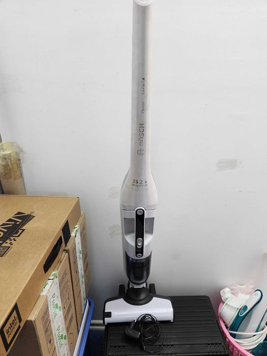 vand aspirator vertical bosch