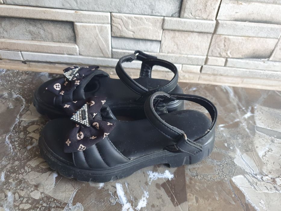 Sandale marimea 30