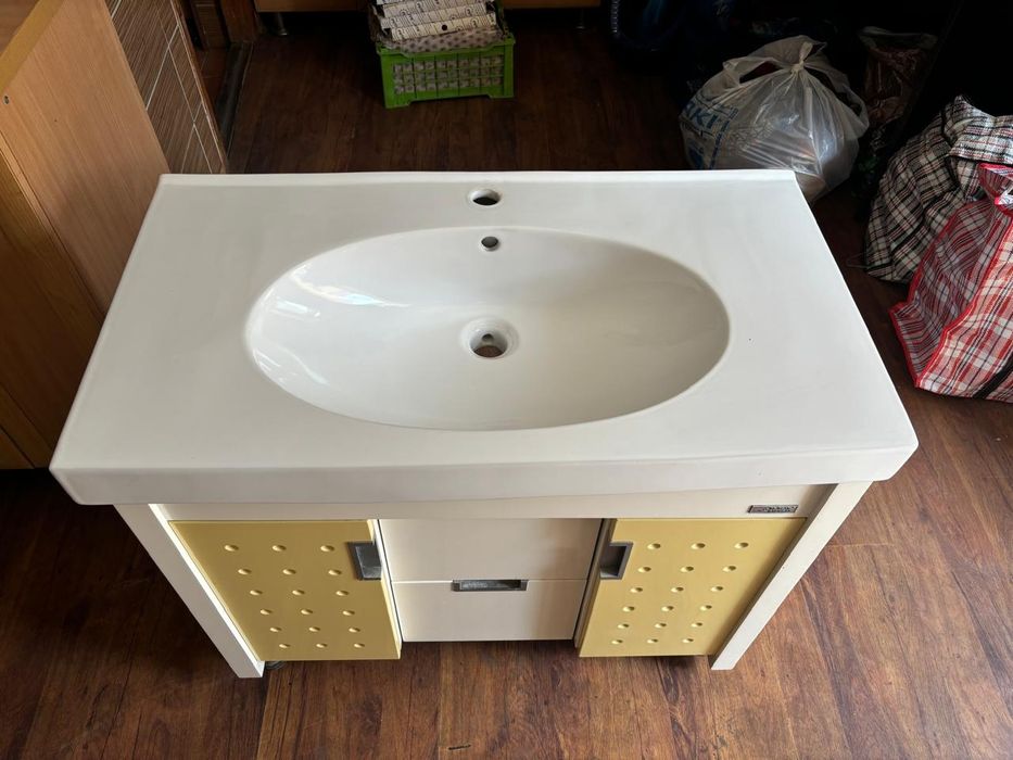 Продам раковину, зеркало для ванны.