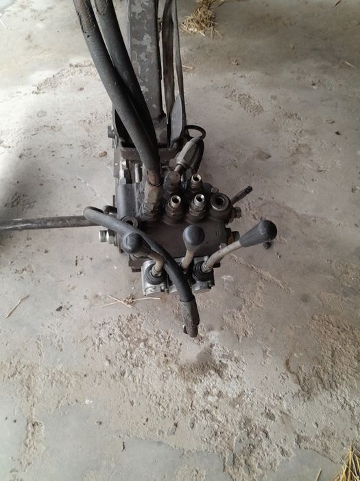 Incarcator frontal pentru tractor peste 90 cai