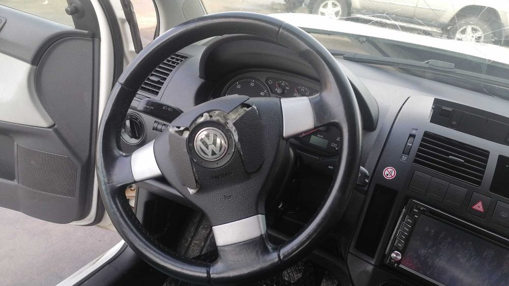 dezmembrez vw polo 9n 1.4 tdi bluemotion/bara fata polo 9n/faruri polo