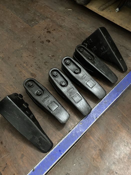 Зубья на ковш 1.8