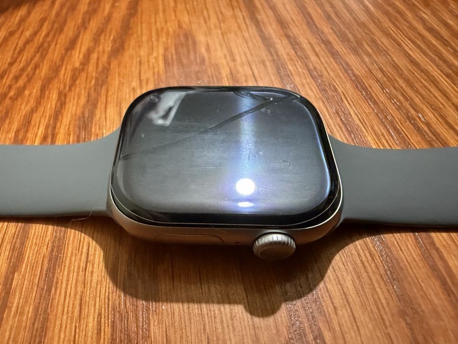 Vand Apple Watch 11 cu sticla sparta