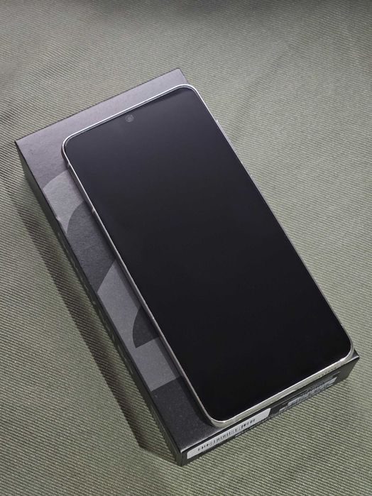 Смартфон Samsung Galaxy S21 128 ГБ белый