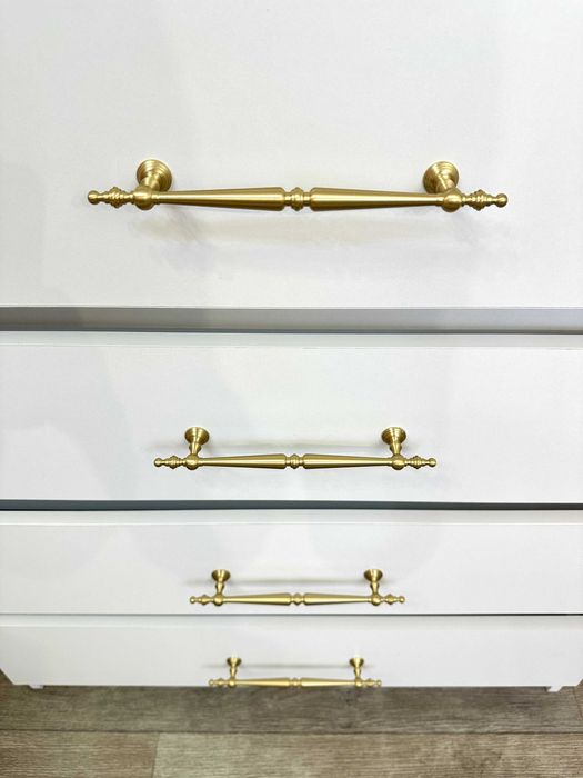 Комод белый с ручками