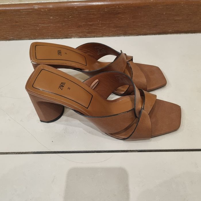 Кожаные босоножки