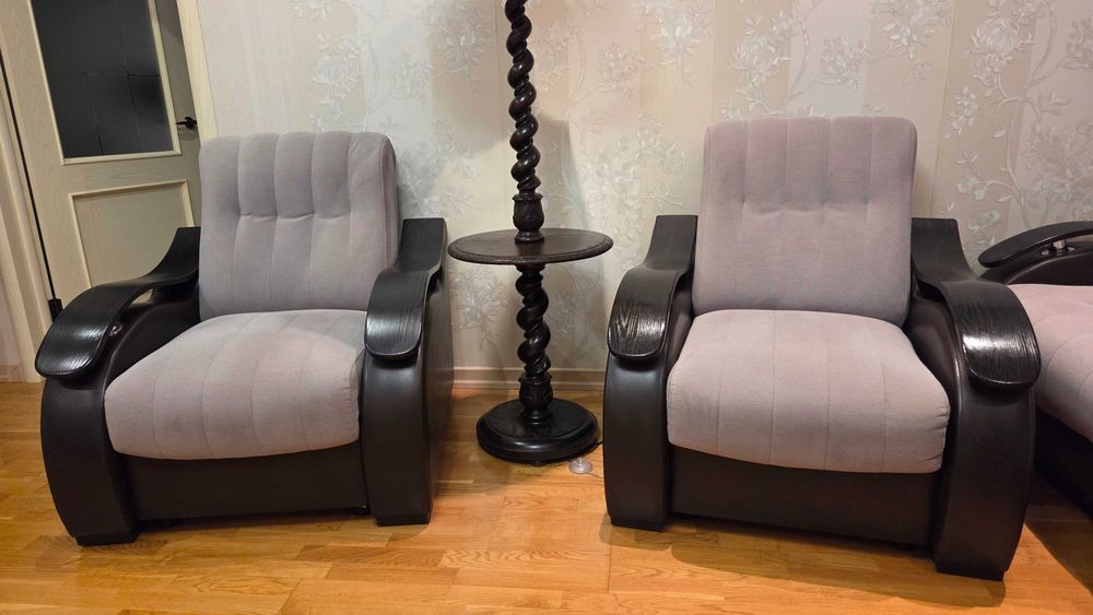 Диван и 2 кресла (мягкий уголок)