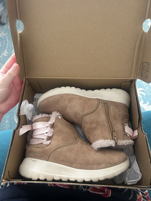 Сапоги Skechers.
