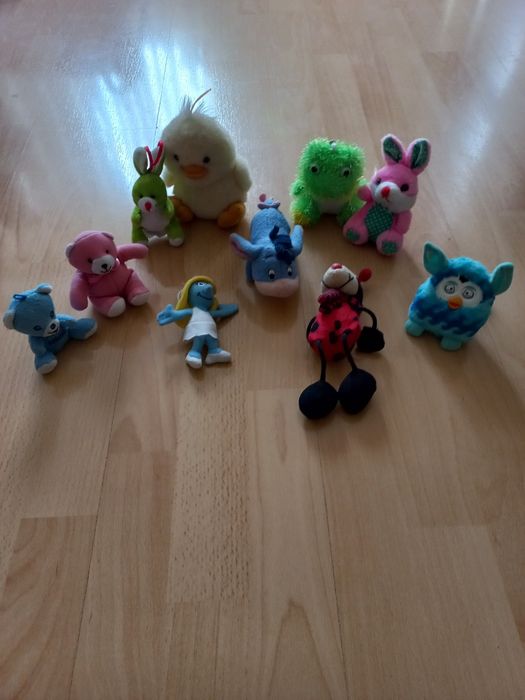 Лот от различни плюшени играчки