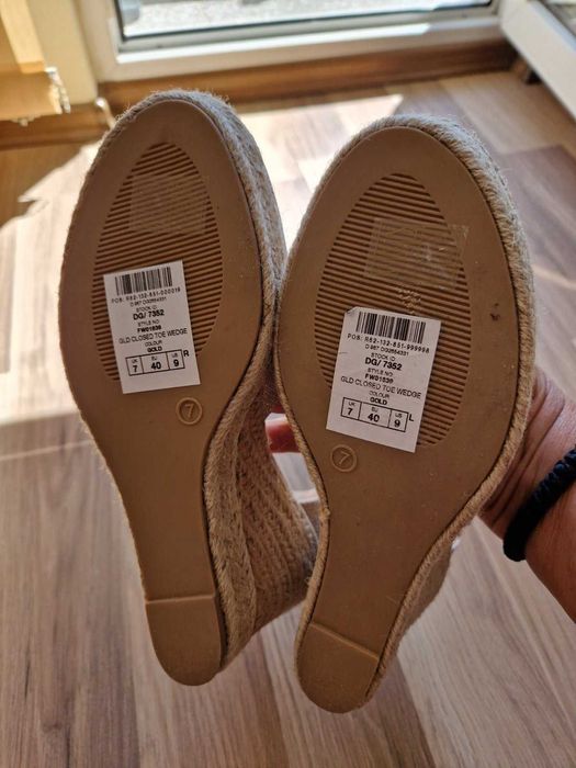 Дамски обувки на платформа