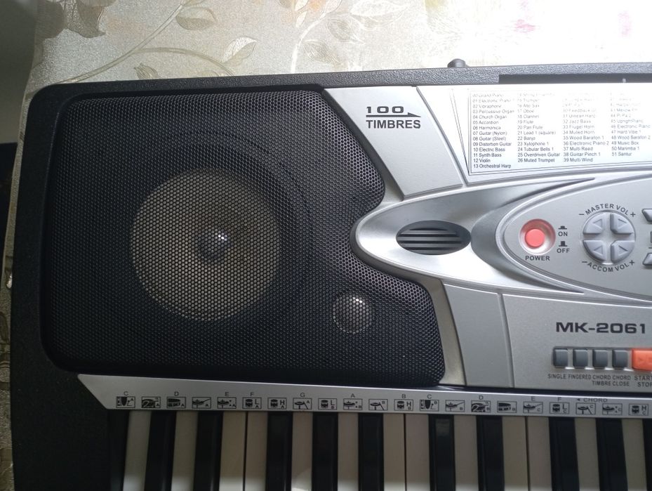 Продам электронный синтезатор