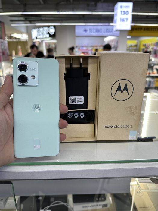 Motorola Edge 40 5G. 8/256