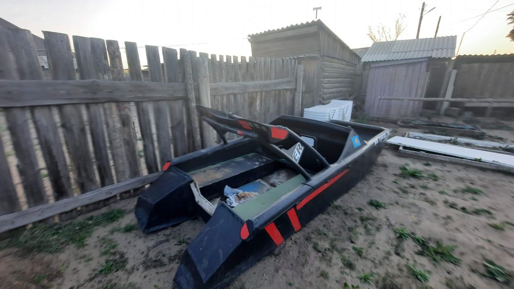 Моторная лодка .