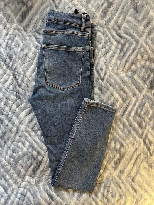 Женская одежда джинсы