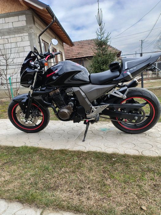 Vând Kawasaki  Z 750. an 2005 .