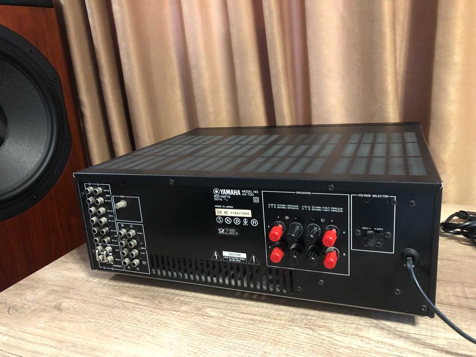 Yamaha AX-700 amplificator stereo, 600W