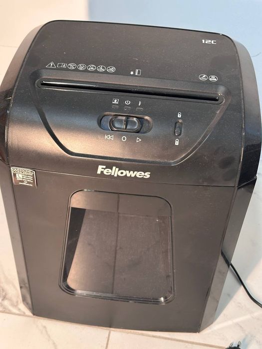 Уничтожитель бумаги (шредер)