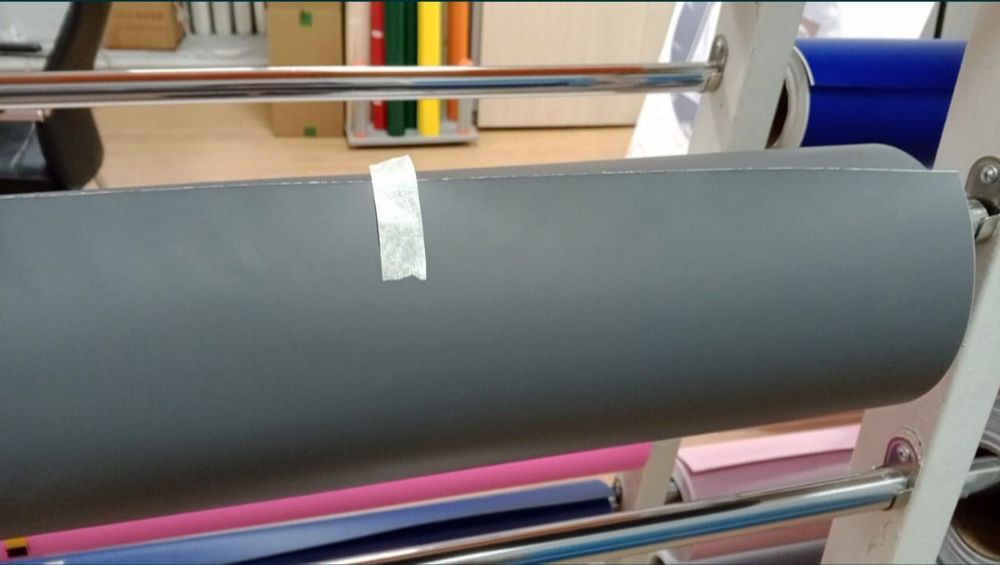 Продаю тонировку,продам тонировку самоклеющийся