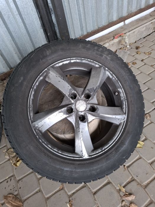 Продам комплект зимних шин