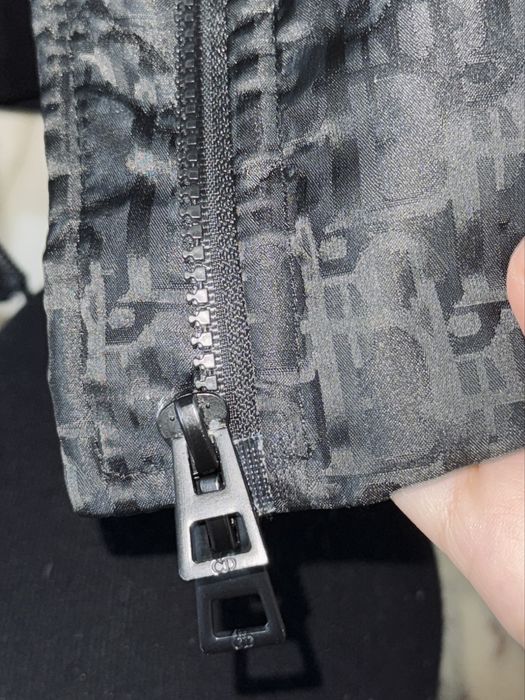 Продам куртку черного цвета