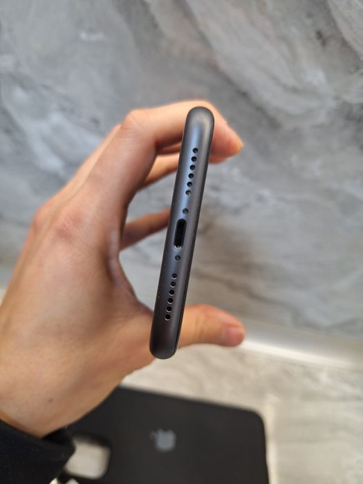 IPhone 11 64 Gb black черен КАТО НОВ