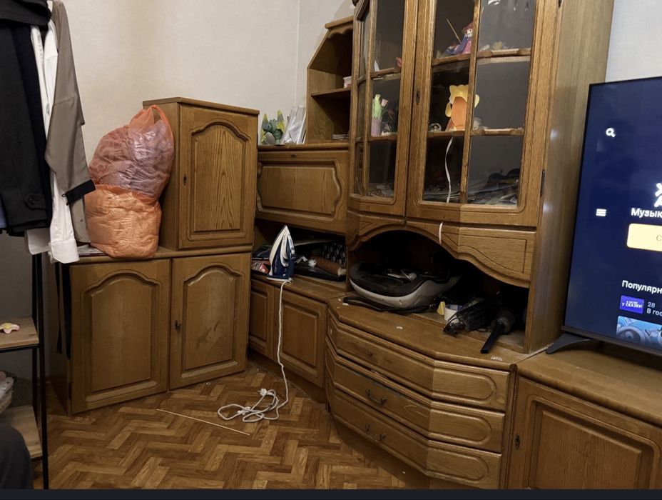 Отдам бесплатно гарнитур самовывоз