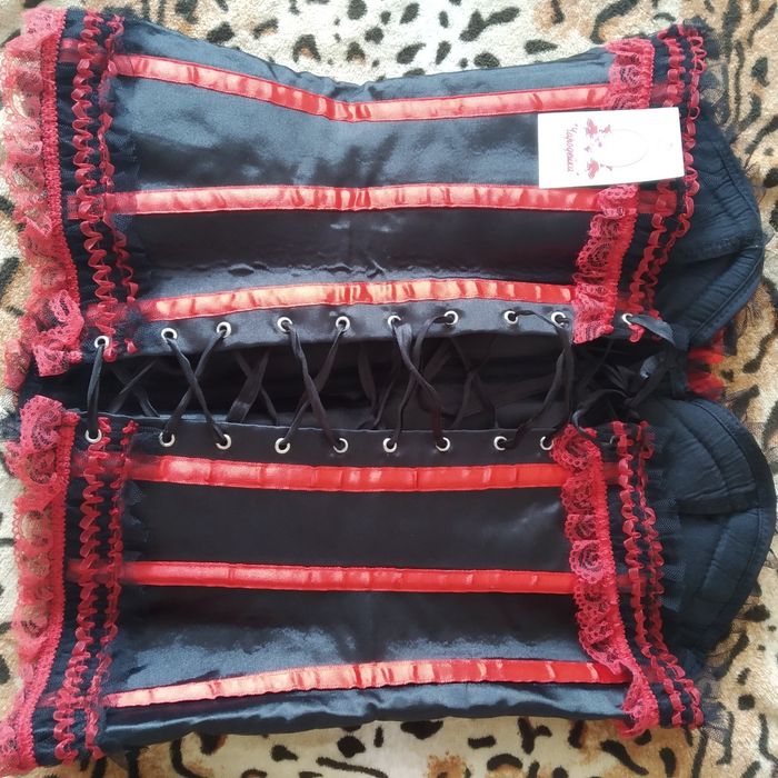 Продам корсеты нов.