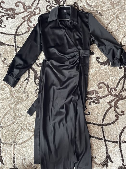 Платье с вырезом