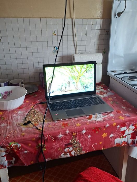 Vând laptop toshiba sattelite
