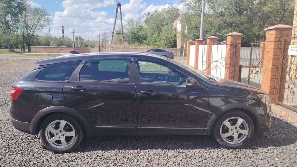 Продам Веста кросс 2019 г.в 1.8