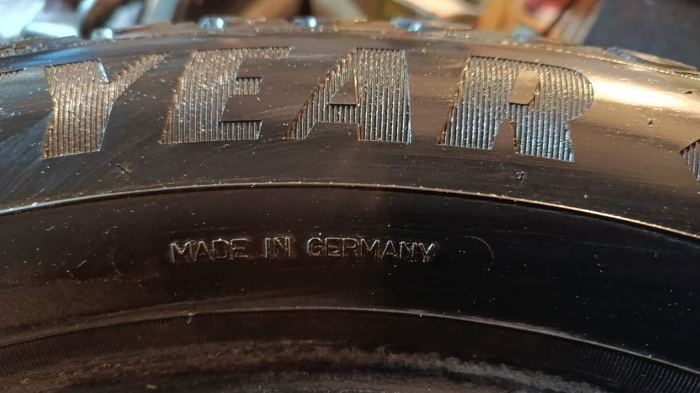 Продам комплект 235/60/18