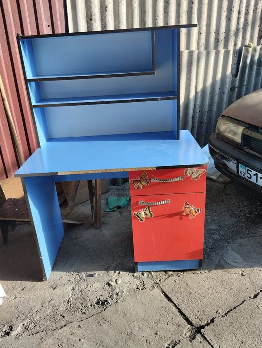 Книжная продам .