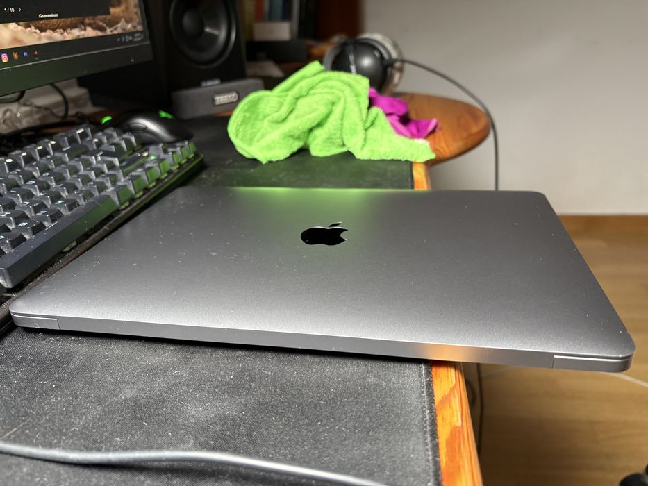 Macbook Air M1 8GB 256 Stocare
