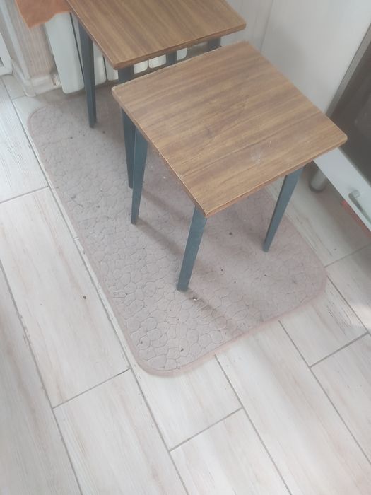 Табуретка с железными ножками