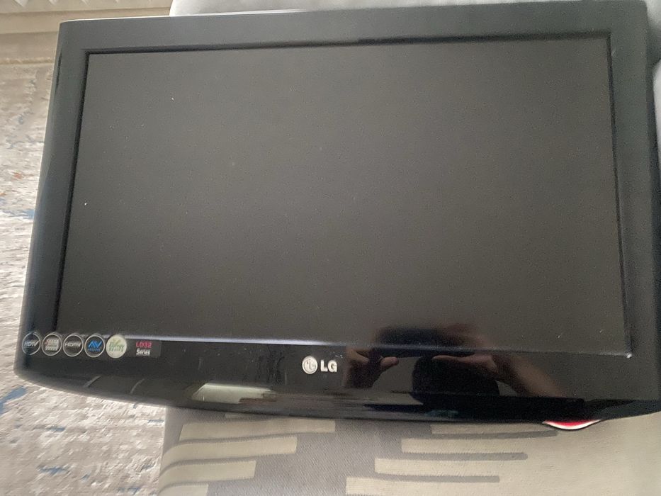 продаю телевизор LG