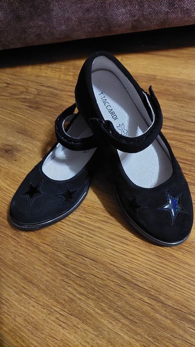 Продаю туфли школьные