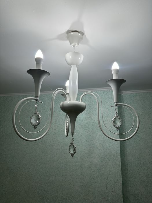 Продаются люстры