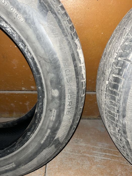 Продам два баллона размер 205/65 /R 16. В хорошем состоянии.