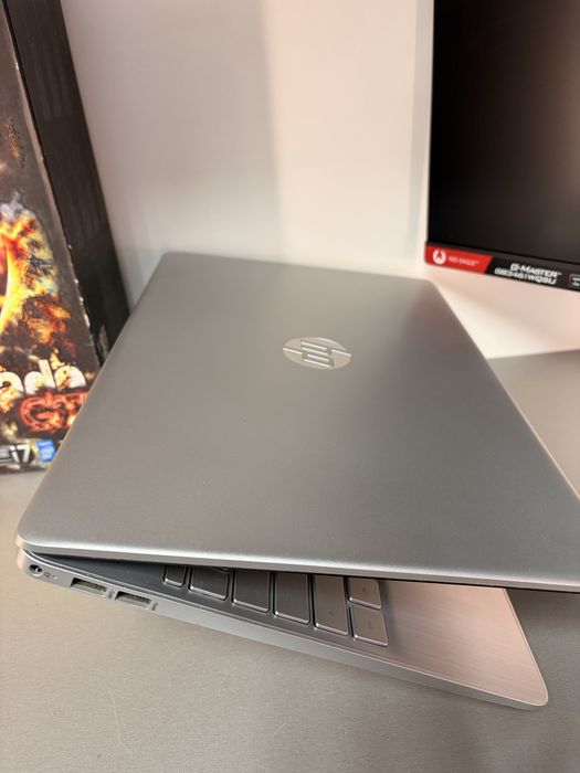 Офисный ноутбук HP 8/256