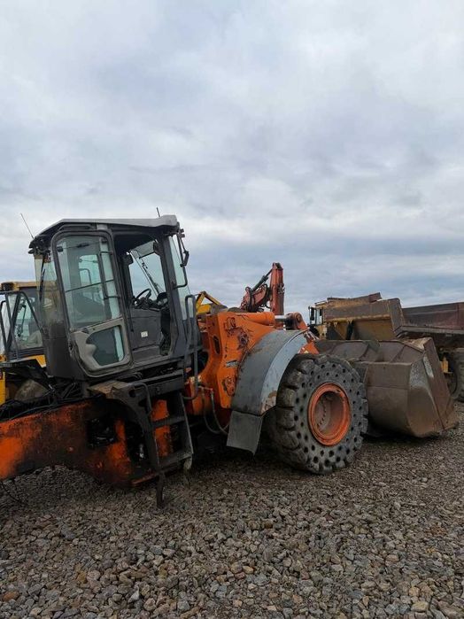 Dezmembrez incarcator frontal vola Hitachi ZW 250 – piese de schimb