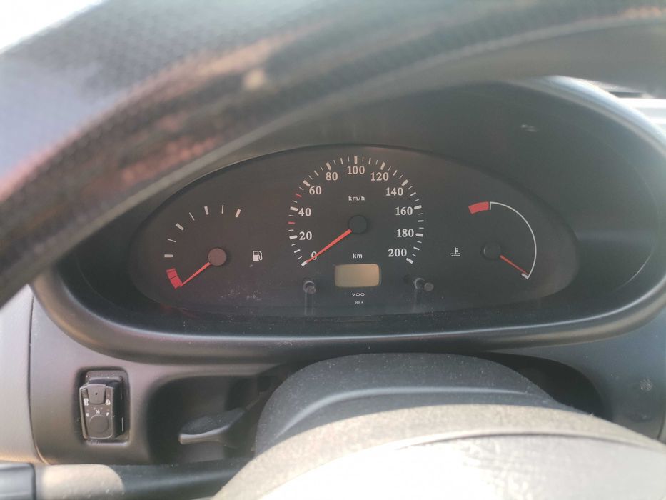 Nissan Micra K11 1 3 на части продавам.